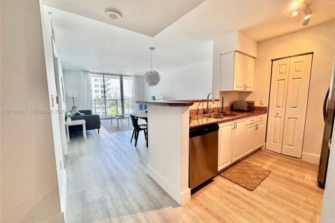 Copropriété à louer à Miami, Floride: 1 chambre, 69.68 m2 № 2401586 - photo 2