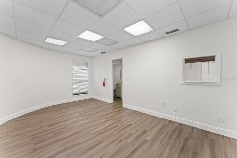 Commercial property in Tampa, Florida 111.48 sq.m. № 1909329 - photo 9