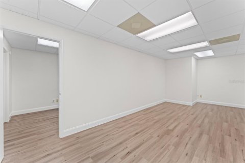 Propiedad comercial en alquiler en Tampa, Florida, 111.48 m2 № 1909329 - foto 15