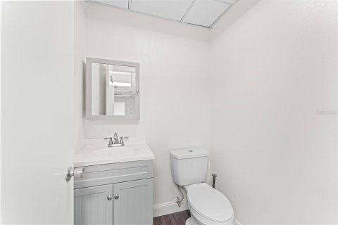 Immobilier commercial à louer à Tampa, Floride: 111.48 m2 № 1909329 - photo 2