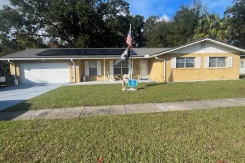 House in Palatka, Florida 4 bedrooms, 147.44 sq.m. № 863005 - photo 1