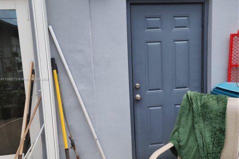 House in Dania Beach, Florida 3 bedrooms, 134.8 sq.m. № 1984758 - photo 22