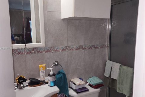 House in Dania Beach, Florida 3 bedrooms, 134.8 sq.m. № 1984758 - photo 19