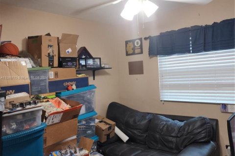 House in Dania Beach, Florida 3 bedrooms, 134.8 sq.m. № 1984758 - photo 16