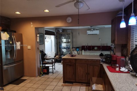 House in Dania Beach, Florida 3 bedrooms, 134.8 sq.m. № 1984758 - photo 9