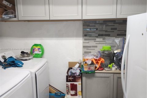 House in Dania Beach, Florida 3 bedrooms, 134.8 sq.m. № 1984758 - photo 7