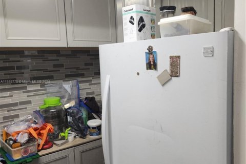 House in Dania Beach, Florida 3 bedrooms, 134.8 sq.m. № 1984758 - photo 6