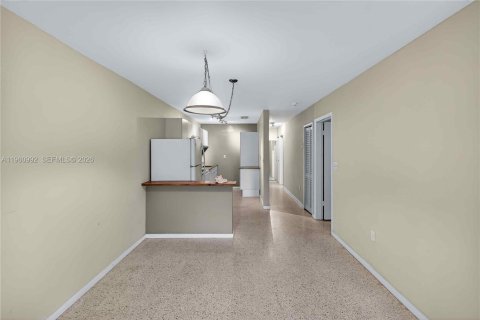 Villa ou maison à vendre à El Portal, Floride: 5 chambres, 224.82 m2 № 2021905 - photo 14