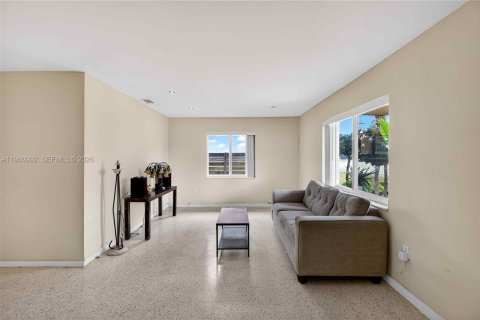 Villa ou maison à vendre à El Portal, Floride: 5 chambres, 224.82 m2 № 2021905 - photo 11