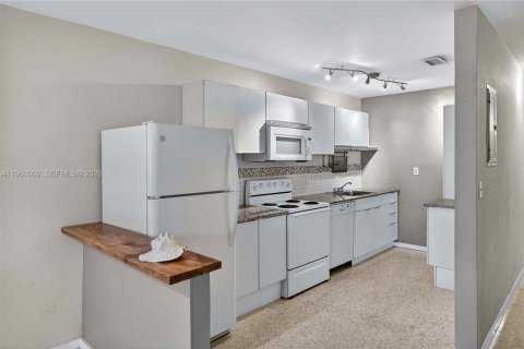 Villa ou maison à vendre à El Portal, Floride: 5 chambres, 224.82 m2 № 2021905 - photo 15