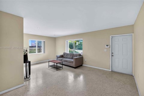 Villa ou maison à vendre à El Portal, Floride: 5 chambres, 224.82 m2 № 2021905 - photo 12