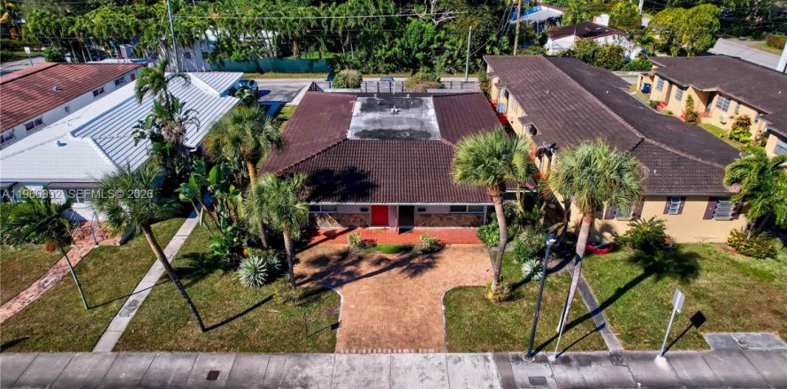 Villa ou maison à El Portal, Floride 5 chambres, 224.82 m2 № 2021905