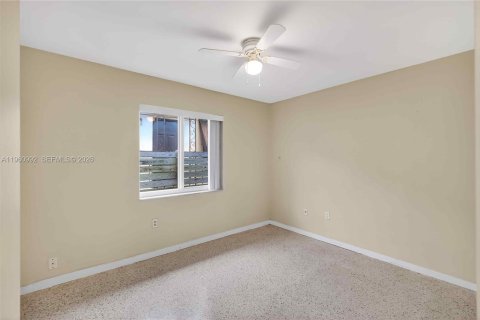 Villa ou maison à vendre à El Portal, Floride: 5 chambres, 224.82 m2 № 2021905 - photo 21