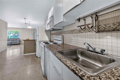 Villa ou maison à vendre à El Portal, Floride: 5 chambres, 224.82 m2 № 2021905 - photo 18