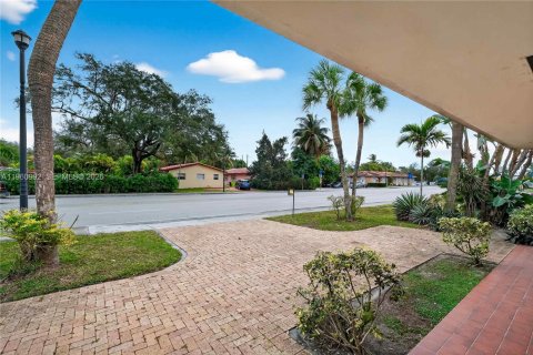 Villa ou maison à vendre à El Portal, Floride: 5 chambres, 224.82 m2 № 2021905 - photo 8