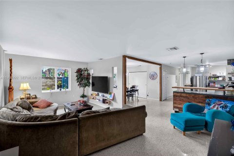 Villa ou maison à vendre à El Portal, Floride: 5 chambres, 224.82 m2 № 2021905 - photo 28