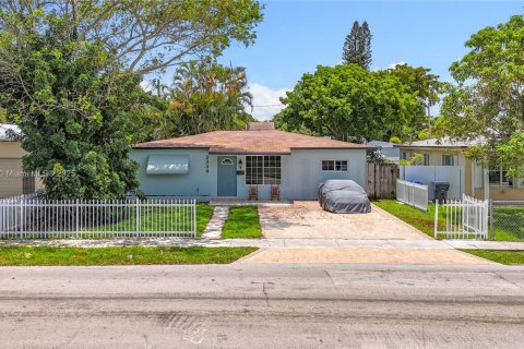 House in Hollywood, Florida 3 bedrooms, 107.77 sq.m. № 1836282 - photo 5