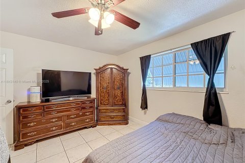 House in Hollywood, Florida 3 bedrooms, 107.77 sq.m. № 1836282 - photo 25
