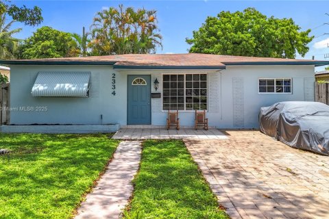House in Hollywood, Florida 3 bedrooms, 107.77 sq.m. № 1836282 - photo 1
