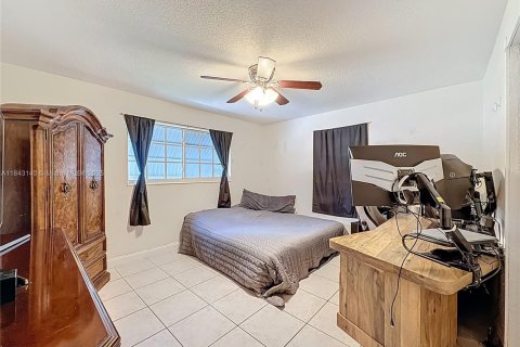 House in Hollywood, Florida 3 bedrooms, 107.77 sq.m. № 1836282 - photo 24