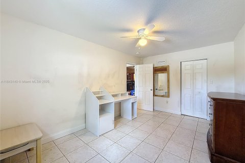 House in Hollywood, Florida 3 bedrooms, 107.77 sq.m. № 1836282 - photo 16