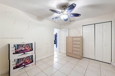 House in Hollywood, Florida 3 bedrooms, 107.77 sq.m. № 1836282 - photo 14