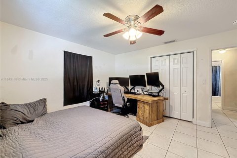 House in Hollywood, Florida 3 bedrooms, 107.77 sq.m. № 1836282 - photo 17