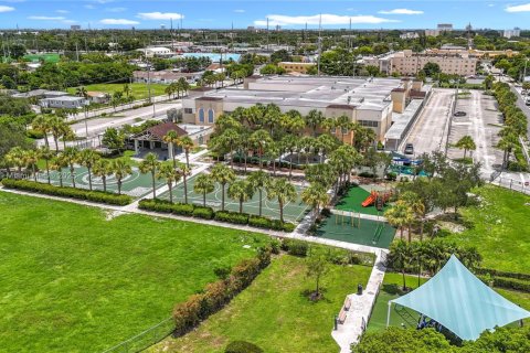 House in Hollywood, Florida 3 bedrooms, 107.77 sq.m. № 1836282 - photo 19