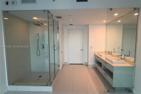 Condominio en alquiler en Miami, Florida, 2 dormitorios, 99.13 m2 № 2003882 - foto 16