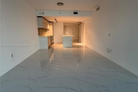 Condominio en alquiler en Miami, Florida, 2 dormitorios, 99.13 m2 № 2003882 - foto 6