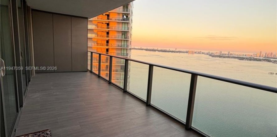 Condominio en Miami, Florida, 2 dormitorios  № 2003882