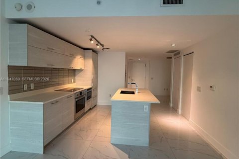 Condominio en alquiler en Miami, Florida, 2 dormitorios, 99.13 m2 № 2003882 - foto 7