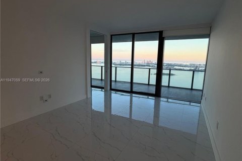 Condominio en alquiler en Miami, Florida, 2 dormitorios, 99.13 m2 № 2003882 - foto 12