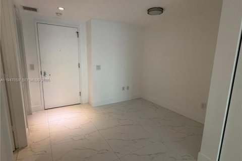 Condominio en alquiler en Miami, Florida, 2 dormitorios, 99.13 m2 № 2003882 - foto 23