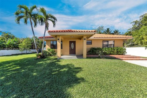 Casa en venta en Miami, Florida, 5 dormitorios, 390.38 m2 № 1869953 - foto 27
