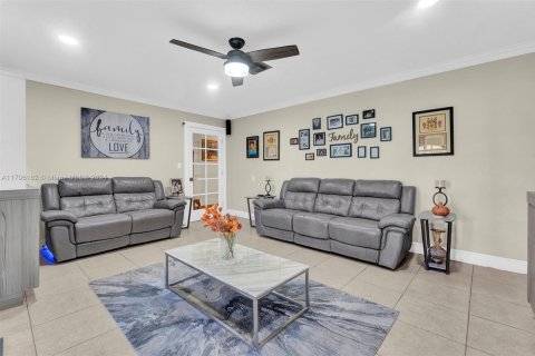 Casa en venta en Miami, Florida, 5 dormitorios, 390.38 m2 № 1869953 - foto 14