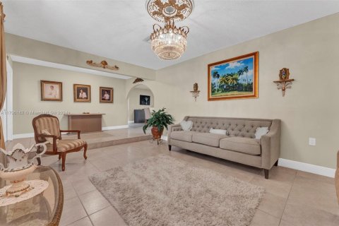Casa en venta en Miami, Florida, 5 dormitorios, 390.38 m2 № 1869953 - foto 6