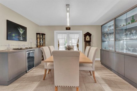 Casa en venta en Miami, Florida, 5 dormitorios, 390.38 m2 № 1869953 - foto 12
