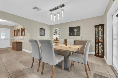 Casa en venta en Miami, Florida, 5 dormitorios, 390.38 m2 № 1869953 - foto 11