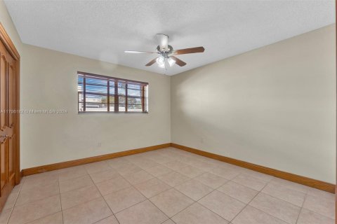 Casa en venta en Miami, Florida, 5 dormitorios, 390.38 m2 № 1869953 - foto 22