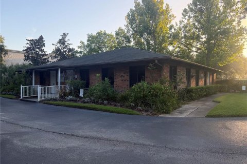 Commercial property in Ormond Beach, Florida 250.37 sq.m. № 2237619