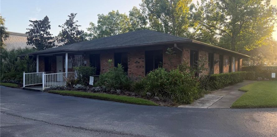 Commercial property in Ormond Beach, Florida 250.37 sq.m. № 2237619