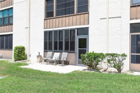 Copropriété à vendre à New Port Richey, Floride: 1 chambre, 68 m2 № 1906968 - photo 25