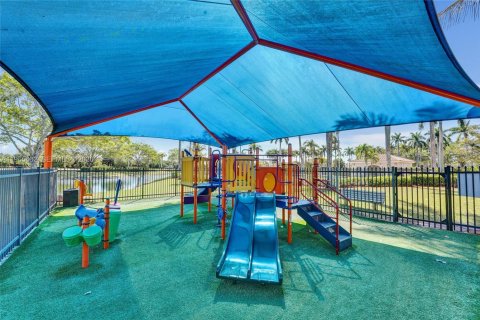 Купить виллу или дом в Пемброк-Пайнс, Флорида 4 спальни, 241.92м2, № 2027115 - фото 24