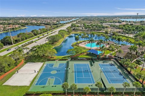 Купить виллу или дом в Пемброк-Пайнс, Флорида 4 спальни, 241.92м2, № 2027115 - фото 23