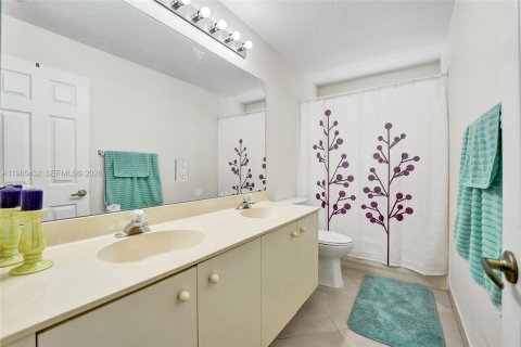 Купить виллу или дом в Пемброк-Пайнс, Флорида 4 спальни, 241.92м2, № 2027115 - фото 21