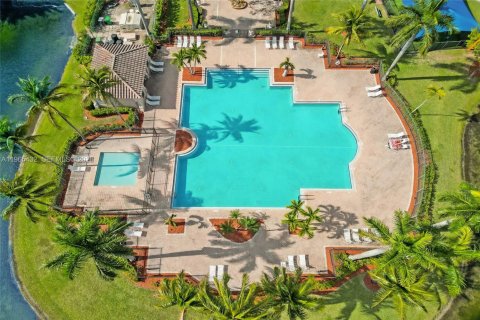 Купить виллу или дом в Пемброк-Пайнс, Флорида 4 спальни, 241.92м2, № 2027115 - фото 8