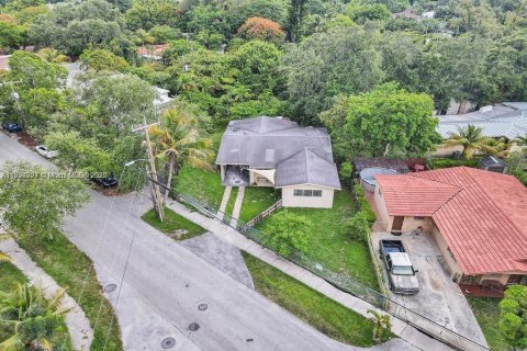 House in Miami, Florida 3 bedrooms, 143.26 sq.m. № 1947098 - photo 14