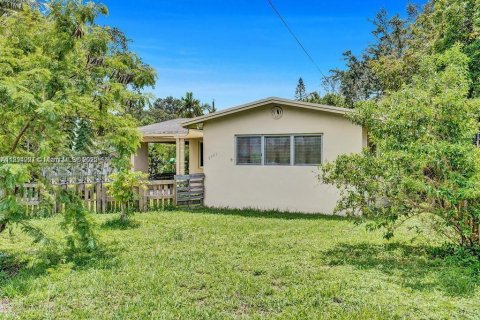 House in Miami, Florida 3 bedrooms, 143.26 sq.m. № 1947098 - photo 12