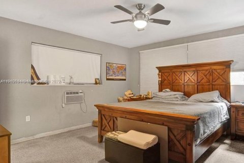 House in Miami, Florida 3 bedrooms, 143.26 sq.m. № 1947098 - photo 9
